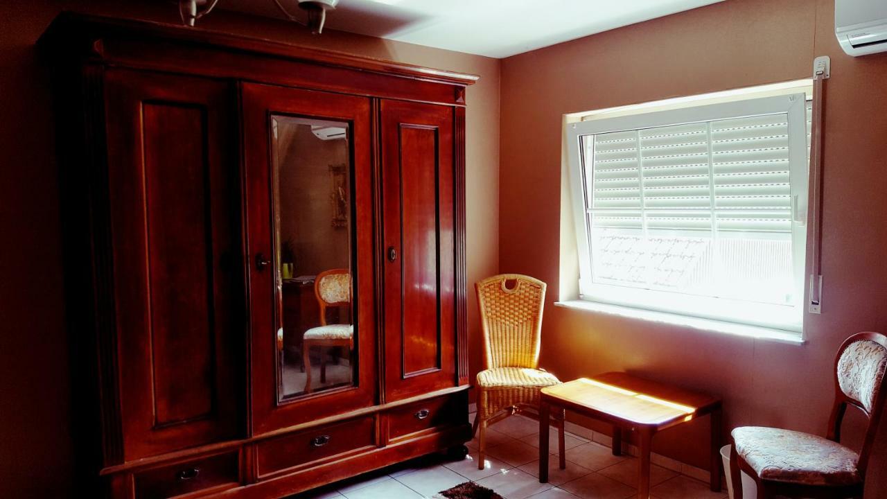 White House 'Privatzimmer' มานไฮม์ ภายนอก รูปภาพ